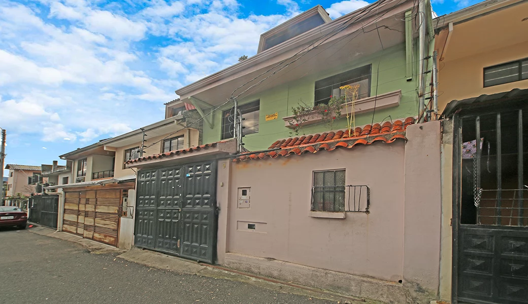 casas-villas-departamentos-CASA EN VENTA SECTOR - HOSPITAL DEL SEGURO - BOSQUE MONAY 