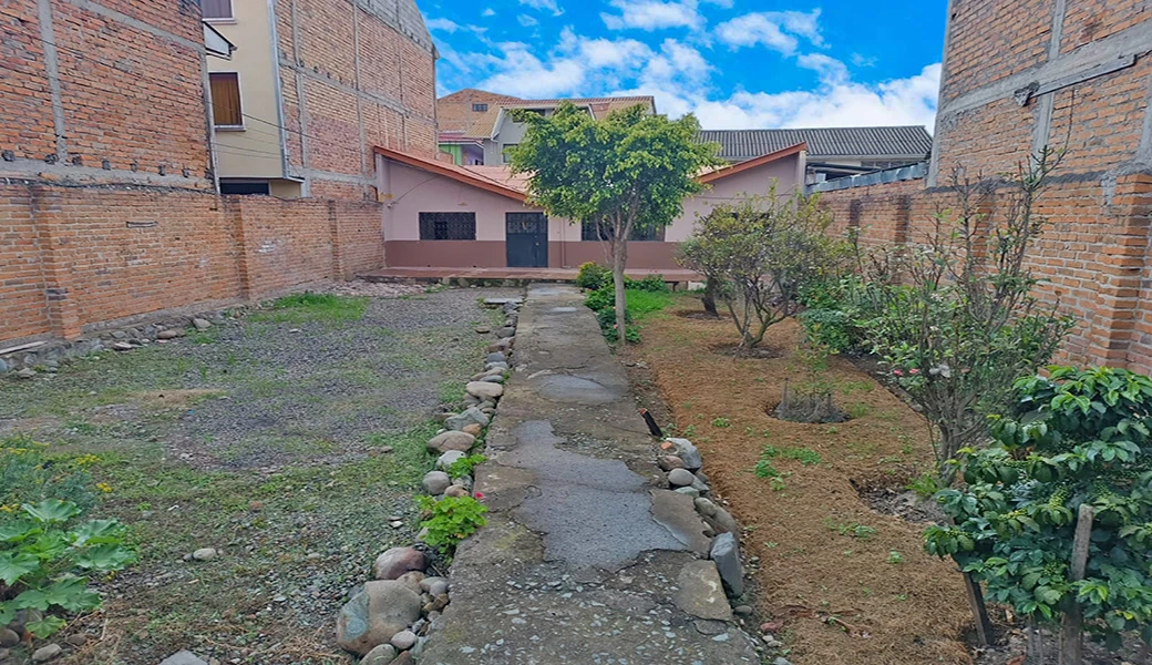 casas-villas-departamentos-TERRENO EN VENTA  CON CASA PLANTA BAJA -  IDEAL PARA TALLERES.